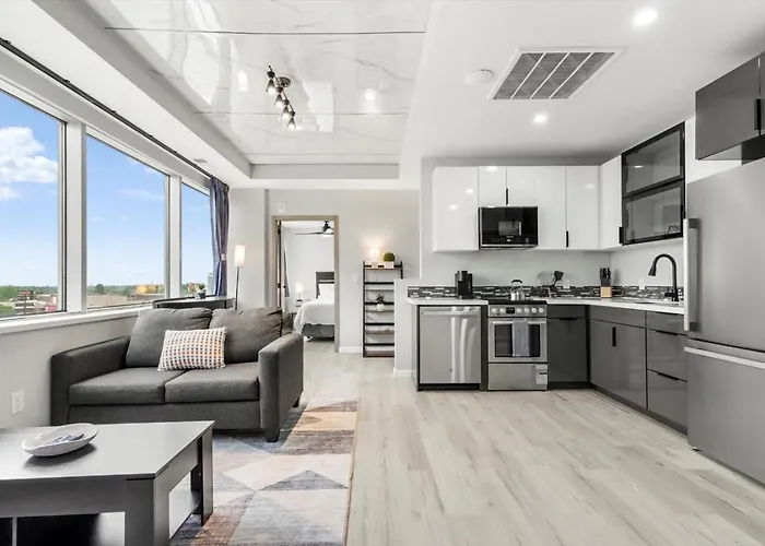 Stunning Two Bedroom Penthouse With Views Apartahotel