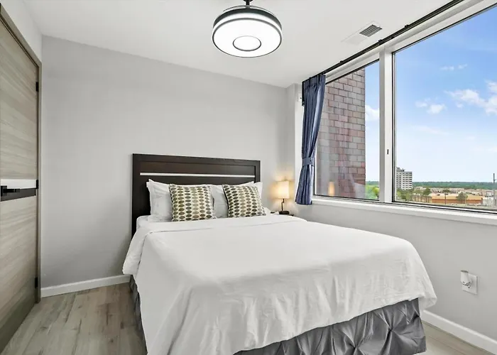 Stunning Two Bedroom Penthouse With Views 3*