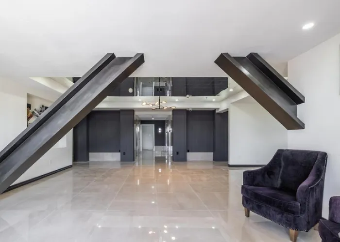 Stunning Two Bedroom Penthouse With Views Apartahotel